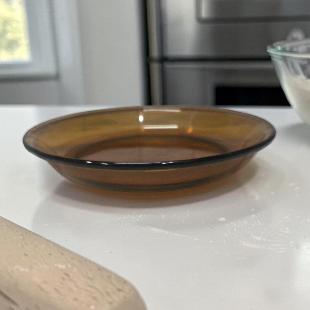 Anchor Hocking Amber Pie Plate, Glass Baking Pan, Oven & Microwave Safe Ovenware